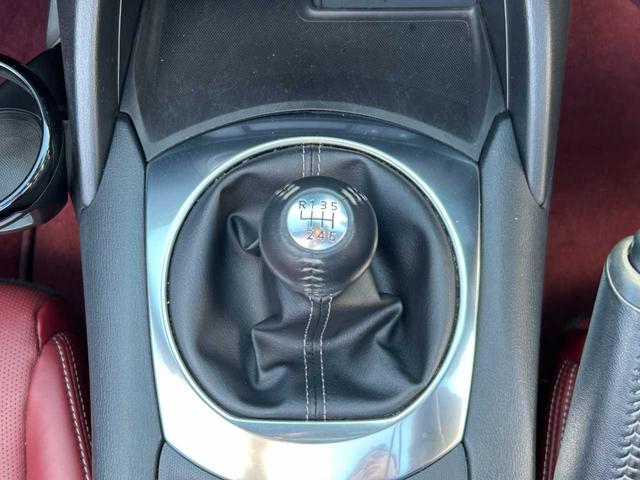 ロードスター １００周年特別記念車　６速ＭＴ　赤革　ＢＯＳＥ　ダークチェリーソフトトップ　ＴＶ　ＤＶＤ再生　シートヒーター　クリアランスソナー　バックカメラ　Ｂｌｕｅｔｏｏｔｈ（35枚目）