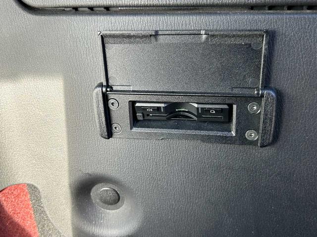 ロードスター １００周年特別記念車　６速ＭＴ　赤革　ＢＯＳＥ　ダークチェリーソフトトップ　ＴＶ　ＤＶＤ再生　シートヒーター　クリアランスソナー　バックカメラ　Ｂｌｕｅｔｏｏｔｈ（43枚目）