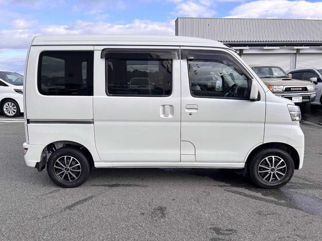 サンバーバン ＶＣスマートアシスト　５ＭＴ　４ＷＤ　ＬＥＤヘッドランプ　フォグランプ　キーレス　Ｂｌｕｅｔｏｏｔｈ　ＣＤ（5枚目）