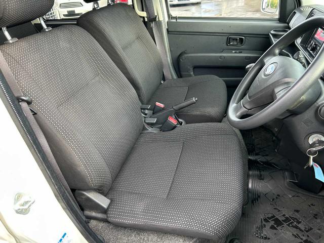 サンバーバン ＶＣスマートアシスト　５ＭＴ　４ＷＤ　ＬＥＤヘッドランプ　フォグランプ　キーレス　Ｂｌｕｅｔｏｏｔｈ　ＣＤ（15枚目）