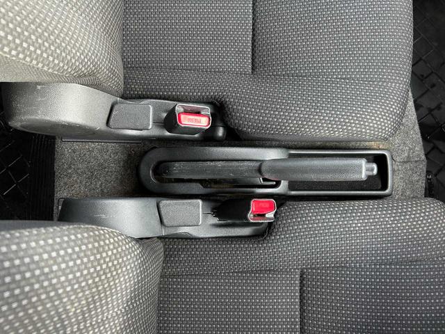 サンバーバン ＶＣスマートアシスト　５ＭＴ　４ＷＤ　ＬＥＤヘッドランプ　フォグランプ　キーレス　Ｂｌｕｅｔｏｏｔｈ　ＣＤ（28枚目）