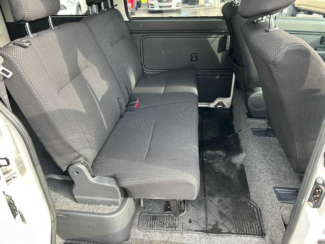 サンバーバン ＶＣスマートアシスト　５ＭＴ　４ＷＤ　ＬＥＤヘッドランプ　フォグランプ　キーレス　Ｂｌｕｅｔｏｏｔｈ　ＣＤ（29枚目）