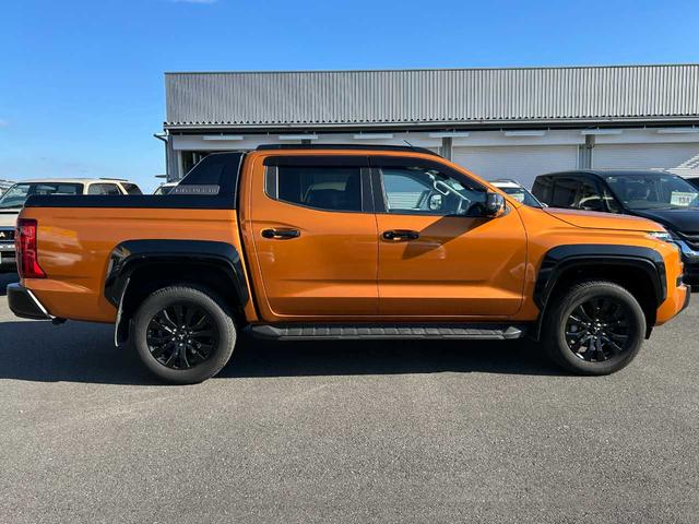 トライトン ＧＳＲ　純正９型ナビ　フルセグ　Ｂｌｕｅｔｏｏｔｈ　全周囲カメラ　シートヒーター　パワーシート　レーダークルーズ（5枚目）