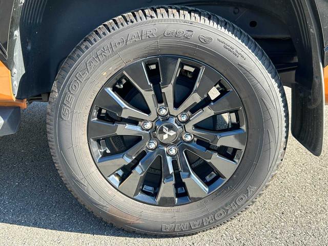 トライトン ＧＳＲ　純正９型ナビ　フルセグ　Ｂｌｕｅｔｏｏｔｈ　全周囲カメラ　シートヒーター　パワーシート　レーダークルーズ（12枚目）