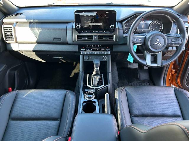 トライトン ＧＳＲ　純正９型ナビ　フルセグ　Ｂｌｕｅｔｏｏｔｈ　全周囲カメラ　シートヒーター　パワーシート　レーダークルーズ（17枚目）