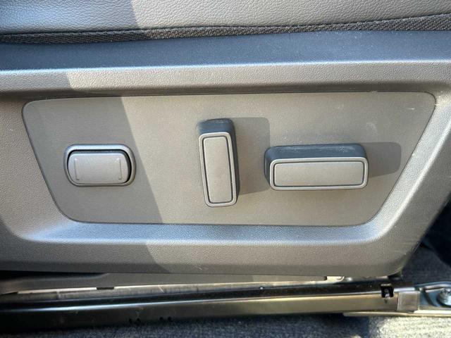 トライトン ＧＳＲ　純正９型ナビ　フルセグ　Ｂｌｕｅｔｏｏｔｈ　全周囲カメラ　シートヒーター　パワーシート　レーダークルーズ（21枚目）