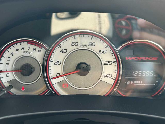 ベースグレード　車高調グレッディトラスト　ロングハブボルト打ち換え　アクセルセンターブラケット　ＣＵＳＣＯシフトリンケージカラー　ＭＯＮＳＴＥＲペダルカバー　バンパーガーニッシュダクト　ステアリングローポジ　社外ステ（画像22）