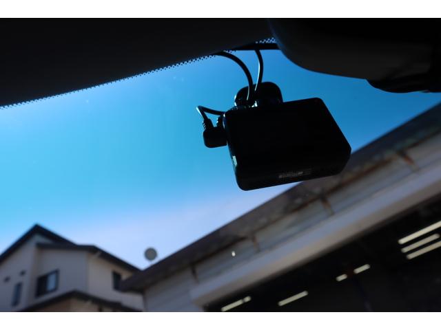 クラウンステーションワゴン ロイヤルサルーン　ロイヤルサルーン　車検付／ベンチシート／コラムシフト／８人乗／サンルーフ／ＥＴＣ／ディスプレイオーディオ／バックカメラ／ＥＴＣ／パワーシート／電動格納ミラー／ＮＡＲＤＩステアリング／社外アルミ（9枚目）