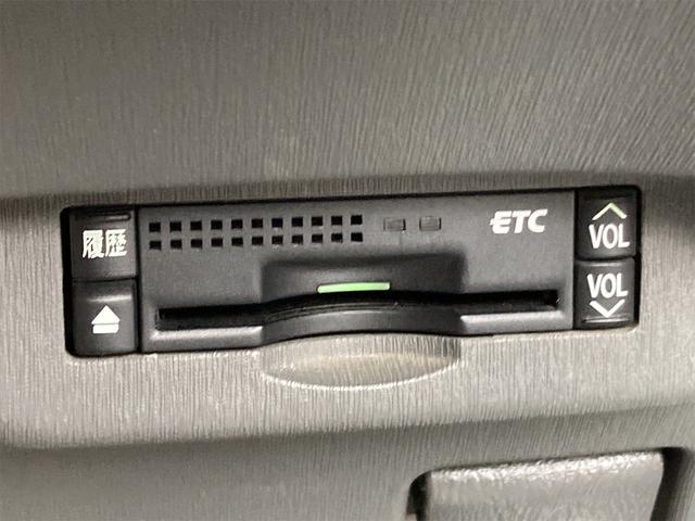 プリウス Ｓ　ＨＤＤナビ　バックカメラ　ＤＶＤ再生　スマートキー　ＥＴＣ　プッシュスターター　オートライト　オートエアコン　電動格納ドアミラー　社外１５インチアルミホイール　サイドエアバック付（11枚目）