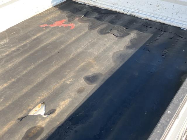 キャリイトラック KCエアコン・パワステ 4WD 三方開 5速ミッション エアコン パワーステアリング 積載可能量350kg(8枚目)