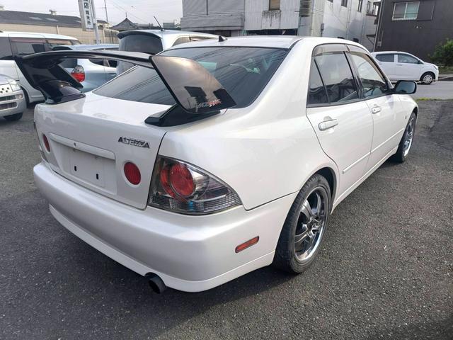 アルテッツァ ＲＳ２００　Ｚエディション　新品クラッチ交換済み　車検整備付き　マニュアルＭＴ（オートマ改マニュアル載せ替え）　新品タイヤ交換済み（5枚目）