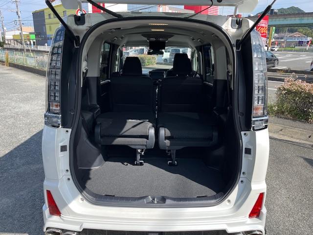 ヴォクシー ＺＳ　ワンオーナー禁煙車　フルエアロ左右出しマフラー　１９インチ　ローダウン　アルパイン製ナビ　天吊りモニター　スピーカー　ウーファー付き（18枚目）