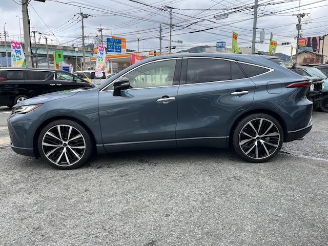 ハリアー Ｚ　ワンオーナー禁煙車　パノラマルーフ付　ダウンサス　２１インチホイール　ＰＨＥＶ用ロアグリル　テールスモーク加工（5枚目）