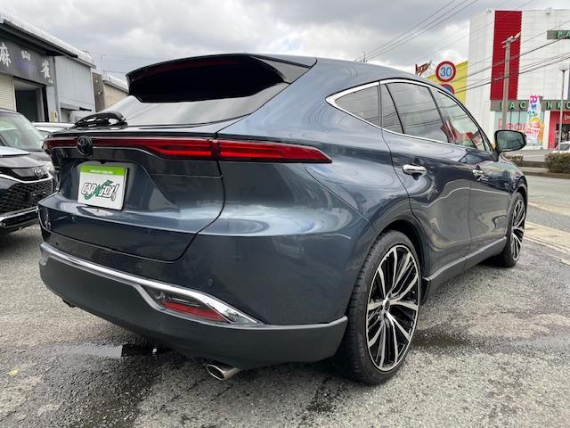 ハリアー Ｚ　ワンオーナー禁煙車　パノラマルーフ付　ダウンサス　２１インチホイール　ＰＨＥＶ用ロアグリル　テールスモーク加工（8枚目）