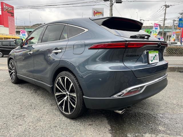 ハリアー Ｚ　ワンオーナー禁煙車　パノラマルーフ付　ダウンサス　２１インチホイール　ＰＨＥＶ用ロアグリル　テールスモーク加工（9枚目）