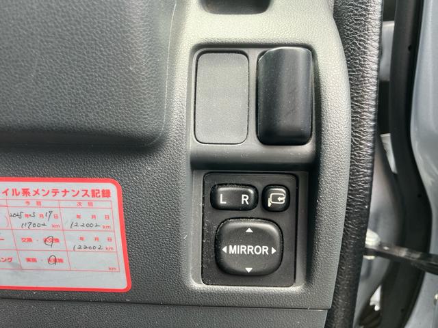ハイゼットカーゴ クルーズリミテッド　／ハイルーフ／５速ＭＴ／ＳＤナビ／フルセグＴＶ／Ｂｌｕｅｔｏｏｔｈ／ＤＶＤ再生／キーレスエントリー／パワーウインドウ／電動格納ドアミラー／革調シートカバー／社外１２ｉｎｃｈアルミホイール（21枚目）