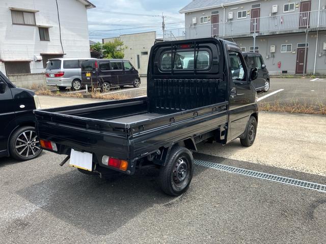 クリッパートラック ＳＤブラックＬＴＤ　／２ＷＤ／５速ＭＴ／三方開／鳥居／ディスプレイオーディオ／ＵＳＢケーブル／エアコン／パワステ／運転席エアバッグ／軽トラック（5枚目）