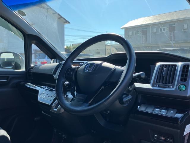 ステップワゴンスパーダ Ｚ　ＨＤＤナビエディション　両側電動スライドドア／ＥＴＣ／バックカメラ／ナビ・ＴＶ／ＣＤ・ＤＶＤ再生／ＨＩＤヘッドランプ／８人乗り／スマートキー２個／１６インチアルミホイール（14枚目）