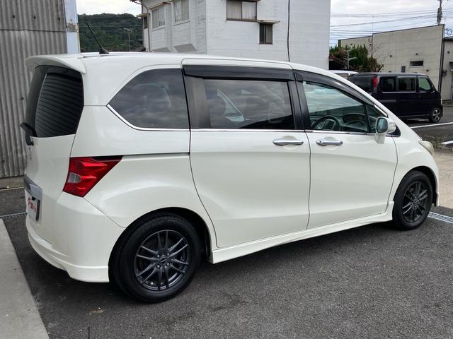 フリード Ｇ　エアロ　Ｌパッケージ　ナビ・ワンセグＴＶ／バックカメラ／ＥＴＣ／ＣＤ・ＤＶＤ再生／オートエアコン／両側スライドドア・左リア電動／８人乗り／車検整備付き（10枚目）