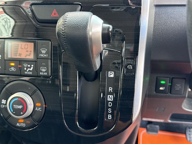 タント カスタムＲＳ　トップエディションＳＡ　ＥＴＣ　バックカメラ　Ｂｌｕｅｔｏｏｔｈ　両側電動スライドドア　ナビ　ＴＶ　衝突被害軽減システム　オートライト　ＬＥＤヘッドランプ　スマートキー　アイドリングストップ　電動格納ミラー　ベンチシート（11枚目）