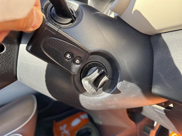 ミラココア ココアプラスＸスペシャルコーデ　スマートキー　アイドリングストップ　電動格納ミラー　ベンチシート　ＣＶＴ　盗難防止システム　ＡＢＳ　ＣＤ　ＤＶＤ再生　ＵＳＢ　ミュージックプレイヤー接続可　Ｂｌｕｅｔｏｏｔｈ　ルーフレール（8枚目）