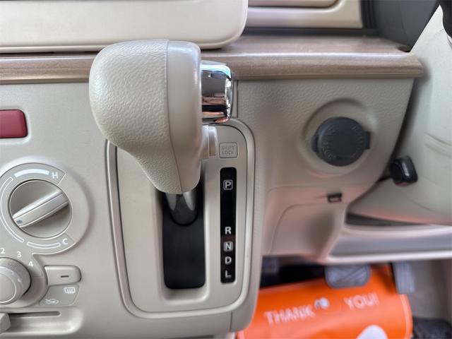 アルトラパン Ｓ　ＥＴＣ　ＴＶ　衝突被害軽減システム　オートライト　ＨＩＤ　スマートキー　アイドリングストップ　電動格納ミラー　シートヒーター　ベンチシート　ＣＶＴ　盗難防止システム　ＡＢＳ　ＥＳＣ　ＣＤ（7枚目）