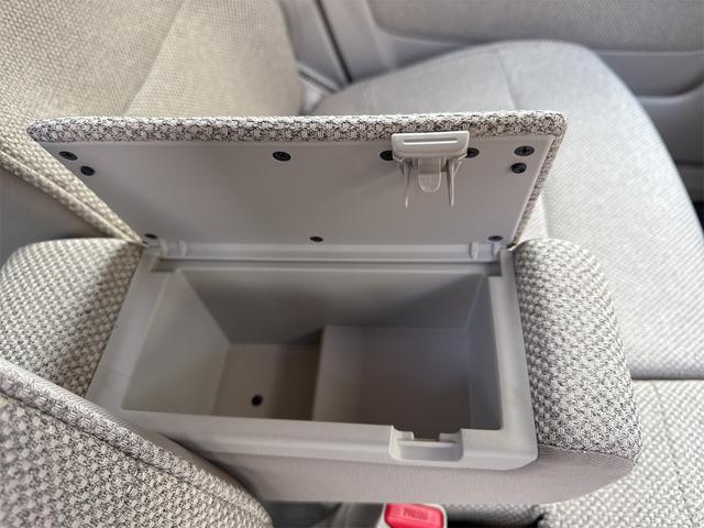 アルトラパン Ｓ　ＥＴＣ　ＴＶ　衝突被害軽減システム　オートライト　ＨＩＤ　スマートキー　アイドリングストップ　電動格納ミラー　シートヒーター　ベンチシート　ＣＶＴ　盗難防止システム　ＡＢＳ　ＥＳＣ　ＣＤ（30枚目）