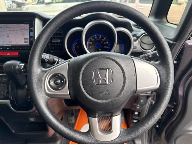 Ｎ－ＢＯＸカスタム Ｇ　ＳＳパッケージ　ＥＴＣ　バックカメラ　両側電動スライドドア　ナビ　ＴＶ　衝突被害軽減システム　オートライト　ＨＩＤ　スマートキー　アイドリングストップ　電動格納ミラー　ベンチシート　ＣＶＴ　盗難防止システム　ＡＢＳ（3枚目）