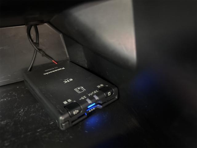 Ｎ－ＢＯＸカスタム Ｇ　ＳＳパッケージ　ＥＴＣ　バックカメラ　両側電動スライドドア　ナビ　ＴＶ　衝突被害軽減システム　オートライト　ＨＩＤ　スマートキー　アイドリングストップ　電動格納ミラー　ベンチシート　ＣＶＴ　盗難防止システム　ＡＢＳ（4枚目）