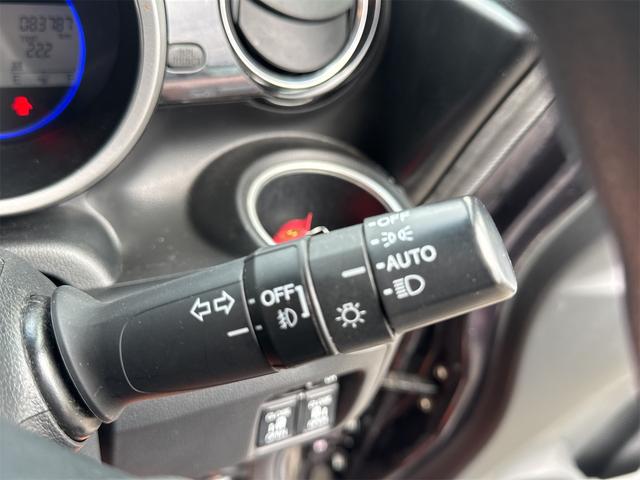 Ｎ－ＢＯＸカスタム Ｇ　ＳＳパッケージ　ＥＴＣ　バックカメラ　両側電動スライドドア　ナビ　ＴＶ　衝突被害軽減システム　オートライト　ＨＩＤ　スマートキー　アイドリングストップ　電動格納ミラー　ベンチシート　ＣＶＴ　盗難防止システム　ＡＢＳ（32枚目）