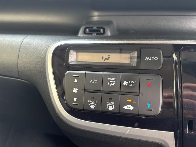 Ｎ－ＢＯＸカスタム Ｇ　ＳＳパッケージ　ＥＴＣ　バックカメラ　両側電動スライドドア　ナビ　ＴＶ　衝突被害軽減システム　オートライト　ＨＩＤ　スマートキー　アイドリングストップ　電動格納ミラー　ベンチシート　ＣＶＴ　盗難防止システム　ＡＢＳ（33枚目）