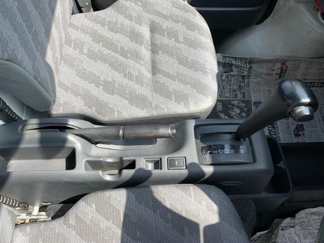 キャリイトラック 　４ＷＤ　ＡＴ　純正ラジオチューナー　ラバーマット　サイドバイザー　三方アオリプロテクター　鳥居プロテクター（6枚目）