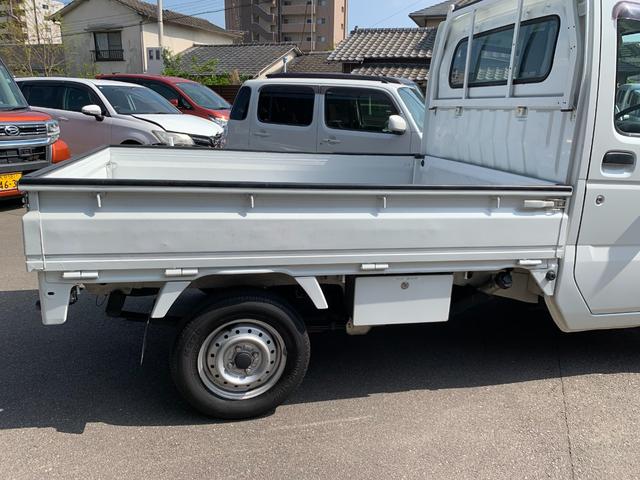 キャリイトラック 　４ＷＤ　ＡＴ　純正ラジオチューナー　ラバーマット　サイドバイザー　三方アオリプロテクター　鳥居プロテクター（27枚目）