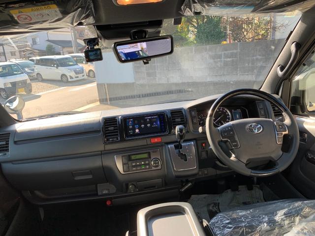 ハイエースバン スーパーＧＬ　ダークプライム　ワンオーナー　ＧＲエアロ３点　ＧＲ１５ＡＷ　ＧＲマッドフラップ　スポイラー　ナビ　前後ドラレコ　ＥＴＣ　デジタルインナーミラー　パノラマモニター　デラックスマット　サイドバイザー（2枚目）