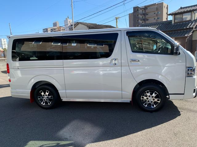 ハイエースバン スーパーＧＬ　ダークプライム　ワンオーナー　ＧＲエアロ３点　ＧＲ１５ＡＷ　ＧＲマッドフラップ　スポイラー　ナビ　前後ドラレコ　ＥＴＣ　デジタルインナーミラー　パノラマモニター　デラックスマット　サイドバイザー（20枚目）
