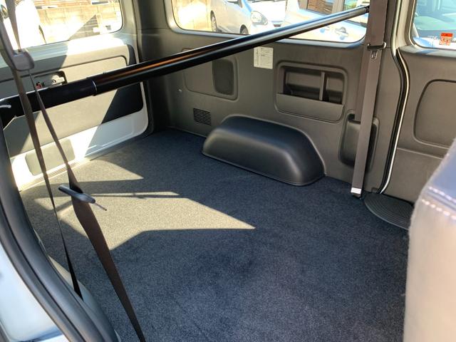 ハイエースバン スーパーＧＬ　ダークプライム　ワンオーナー　ＧＲエアロ３点　ＧＲ１５ＡＷ　ＧＲマッドフラップ　スポイラー　ナビ　前後ドラレコ　ＥＴＣ　デジタルインナーミラー　パノラマモニター　デラックスマット　サイドバイザー（38枚目）