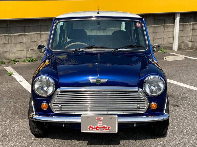 ＭＩＮＩ クーパー　【内装】ルーフ、フロアカーペット新品貼替え　フロマット新品　エアコン付　４速マニュアル　本革シート（7枚目）