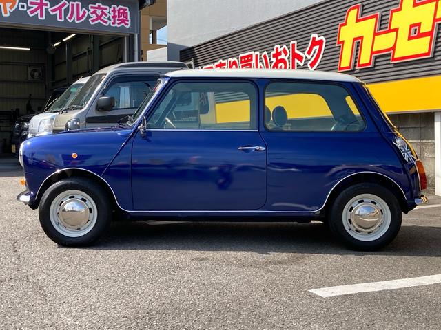 ＭＩＮＩ クーパー　【内装】ルーフ、フロアカーペット新品貼替え　フロマット新品　エアコン付　４速マニュアル　本革シート（11枚目）