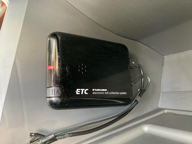 プリウスアルファ Ｓ　Ｌセレクション　新品社外１９アルミ　車高調　タイヤ４本新品　純正ＳＤナビフルセグＴＶ　ＤＶＤ　Ｂｌｕｅｔｏｏｔｈ　ＥＴＣ　バックカメラ　ワンオーナー　プッシュスタート　コンビハンドル　革調シートカバー　ハイブリッド車（24枚目）