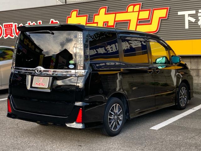 ヴォクシー ＺＳ　純正９インチＳＤナビ　フリップダウンモニター　両側電動スライドドア　バックカメラ　ＬＥＤオートライト　ＥＴＣ　Ｂｌｕｅｔｏｏｔｈ　地デジ　プッシュスタート　アイドリングストップ　ロールサンシェード（6枚目）