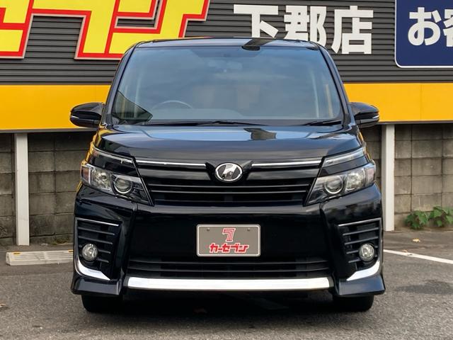 ヴォクシー ＺＳ　純正９インチＳＤナビ　フリップダウンモニター　両側電動スライドドア　バックカメラ　ＬＥＤオートライト　ＥＴＣ　Ｂｌｕｅｔｏｏｔｈ　地デジ　プッシュスタート　アイドリングストップ　ロールサンシェード（7枚目）