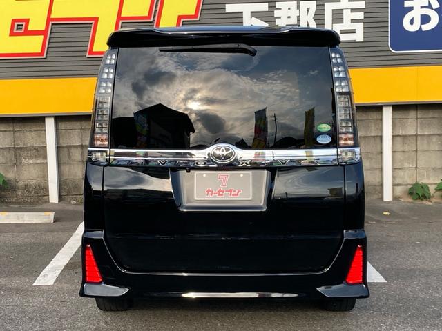 ヴォクシー ＺＳ　純正９インチＳＤナビ　フリップダウンモニター　両側電動スライドドア　バックカメラ　ＬＥＤオートライト　ＥＴＣ　Ｂｌｕｅｔｏｏｔｈ　地デジ　プッシュスタート　アイドリングストップ　ロールサンシェード（8枚目）