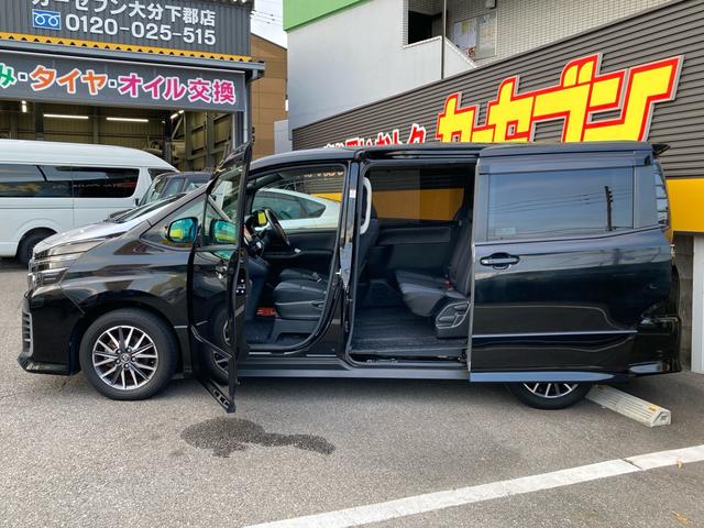 ヴォクシー ＺＳ　純正９インチＳＤナビ　フリップダウンモニター　両側電動スライドドア　バックカメラ　ＬＥＤオートライト　ＥＴＣ　Ｂｌｕｅｔｏｏｔｈ　地デジ　プッシュスタート　アイドリングストップ　ロールサンシェード（13枚目）