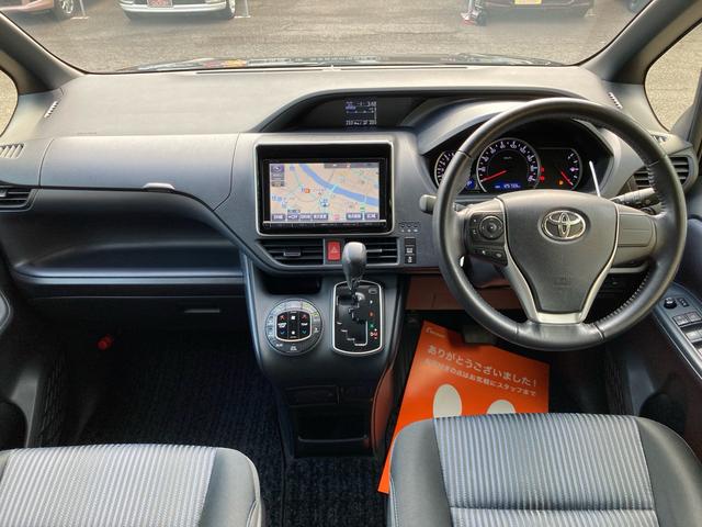 ヴォクシー ＺＳ　純正９インチＳＤナビ　フリップダウンモニター　両側電動スライドドア　バックカメラ　ＬＥＤオートライト　ＥＴＣ　Ｂｌｕｅｔｏｏｔｈ　地デジ　プッシュスタート　アイドリングストップ　ロールサンシェード（14枚目）