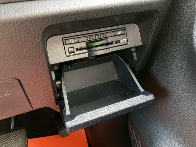 ヴォクシー ＺＳ　純正９インチＳＤナビ　フリップダウンモニター　両側電動スライドドア　バックカメラ　ＬＥＤオートライト　ＥＴＣ　Ｂｌｕｅｔｏｏｔｈ　地デジ　プッシュスタート　アイドリングストップ　ロールサンシェード（19枚目）