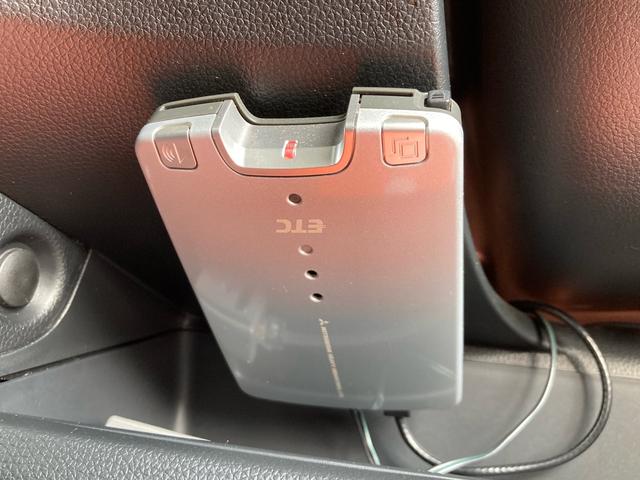 Ｎ－ＯＮＥ プレミアム　ツアラー　ＳＳパッケージ　前席シートヒーター　バックカメラ　ドライブレコーダー　純正アルミ　純正ナビフルセグＴＶ　Ｂｌｕｅｔｏｏｔｈ　ＨＩＤオートライト　クルーズコントロール　パドルシフト　革巻ステア　ＥＴＣ　プッシュスタート（17枚目）