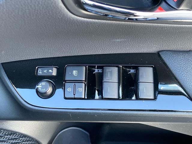 プリウスＰＨＶ Ｓセーフティプラス　ソーラー充電システム　ワンオーナー　純正９インチナビフルセグＴＶ　Ｂｌｕｅｔｏｏｔｈ　ＤＶＤ　ＥＴＣ２．０　ＬＥＤオートライト　オートハービーム　スマートキー　プッシュスタート　クルーズコントロール（27枚目）