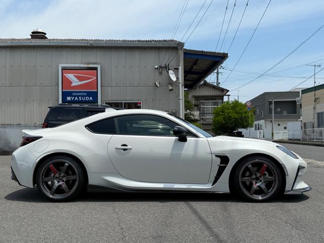 ＧＲ８６ ＲＺ　社外マフラー　社外スポイラー　車高調　純正パーツ有　バックカメラ　ＥＴＣ　ドライブレコーダー（5枚目）