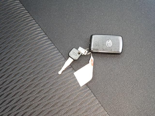 ミラカスタム Ｘ　スマートキー　電動格納ミラー　ベンチシート　ＣＶＴ　盗難防止システム　ＡＢＳ　ＣＤ　ＭＤ　アルミホイール　衝突安全ボディ　エアコン　パワーステアリング　パワーウィンドウ　運転席エアバッグ（11枚目）