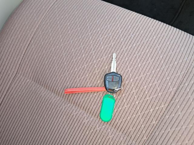 eKワゴン M e-アシスト 衝突被害軽減システム キーレスエントリー アイドリングストップ 電動格納ミラー シートヒーター ベンチシート CVT ABS ESC CD ミュージックプレイヤー接続可 エアコン 走行7494キロ(33枚目)